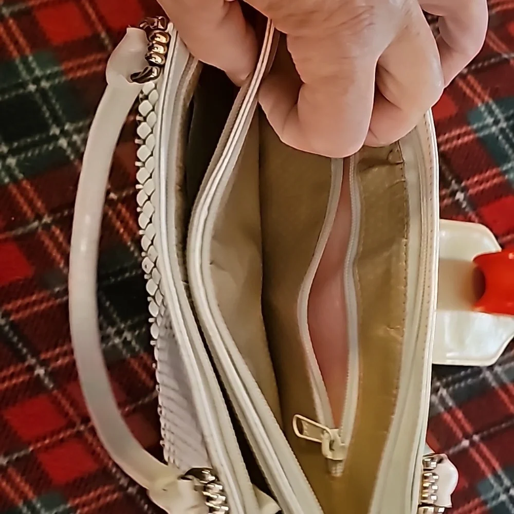 White R Purse - Chain Mail - Picture 8 of 16